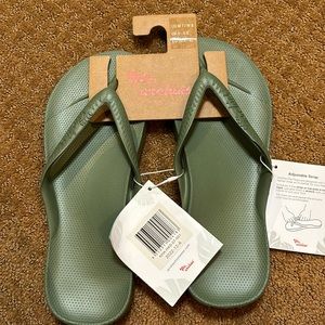 Army green sz 8 Archie’s